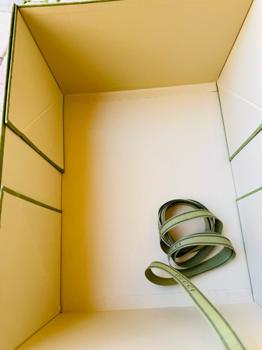 Gucci Green Paisley Gift Box with Branded Ribbon - Picture 3 of 10